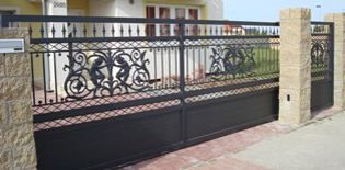 Hliníkové pojezdové brány po kolejnici